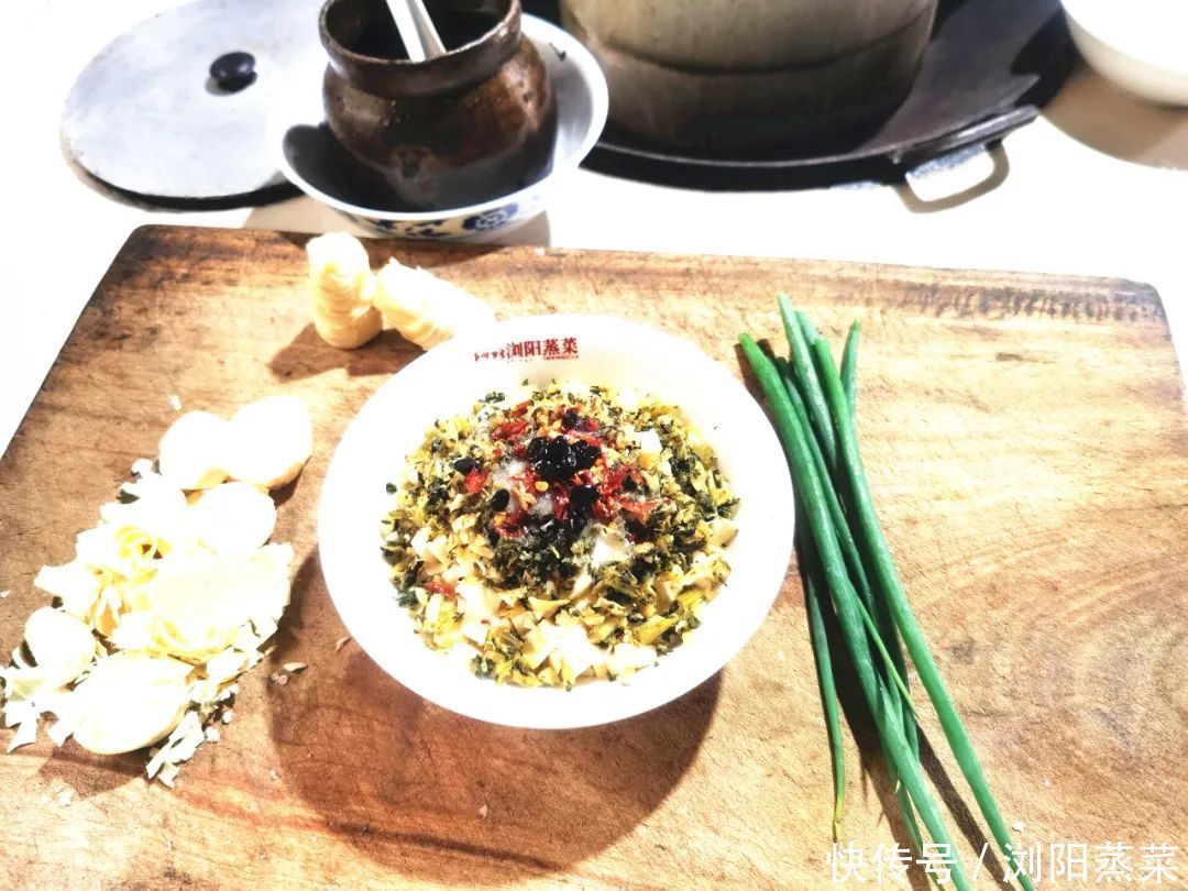 香味|酸菜蒸冬笋:小碗浏阳蒸菜的时令经典菜之一!