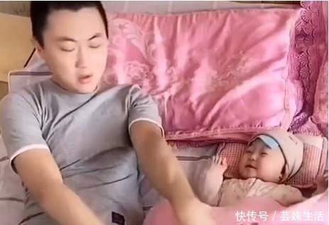 宝妈|宝爸陪娃睡,竟还敢抢宝宝被子,被宝妈一棍吓醒