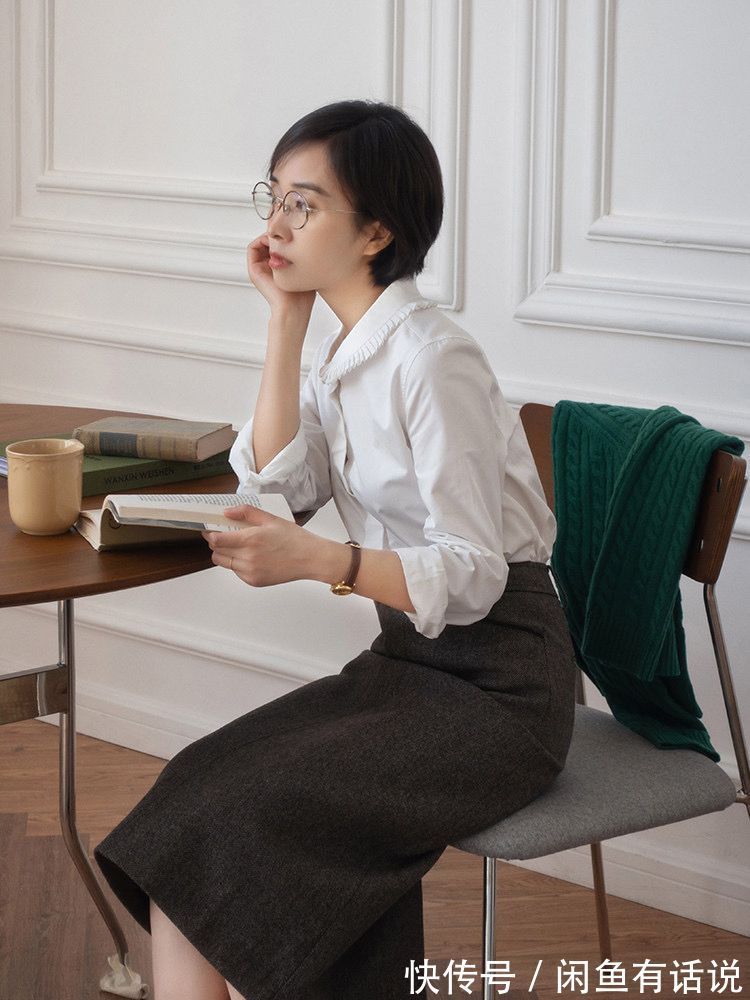 格纹|早春长大衣失宠了,35岁阿姨的“短大衣+裙子”保暖又高级,真美