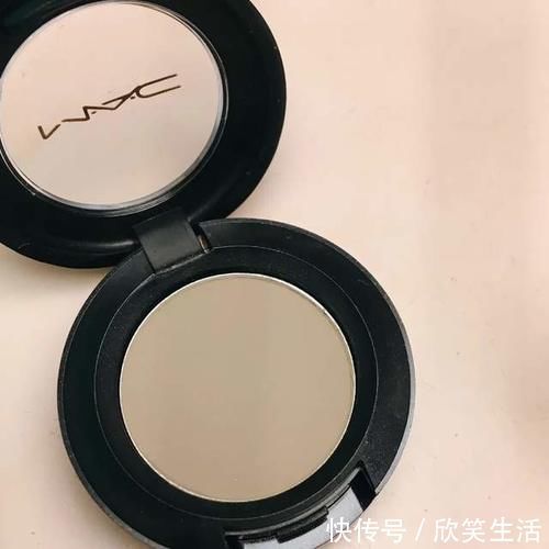 老虎盘|肿眼泡女生多选大地色系眼影,消肿耐看又显白,新手也合适