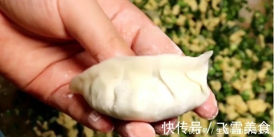 饺子皮|这才是正确的“包饺子”手法,对折再一挤,轻松做出大肚水饺!