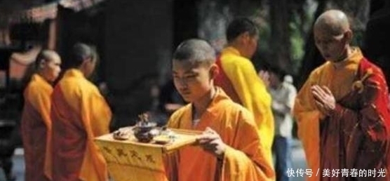 朱元璋|朱元璋问寺庙方丈:朕也需要下跪吗?方丈8字挽救了全寺人性命!