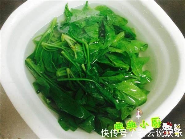 菠菜这么做孩子一上桌就抢光,营养均衡,又鲜又香