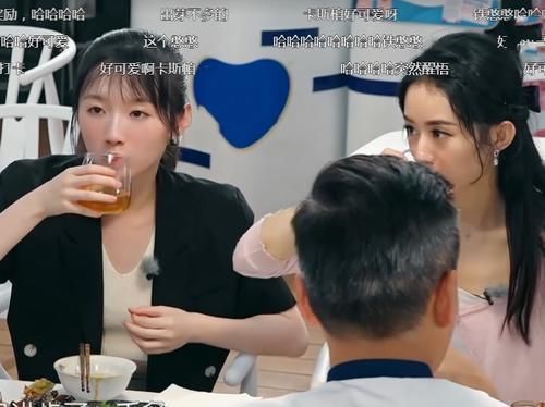 鸡腿|黄晓明偷偷给赵丽颖夹鸡腿,谁注意颖宝当下反应难怪冯绍峰不疑心