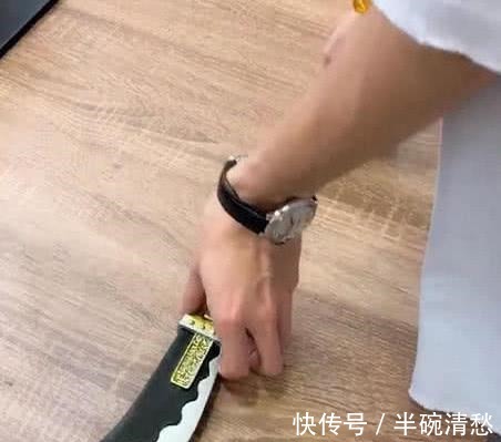 手办|海贼王,土豪用老爹大刀给黑胡子手办开箱,让网友不开心!真香