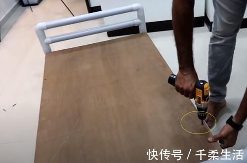 pvc管|外国达人用PVC管做张单人床,承重200斤比成品床结实,真会省钱