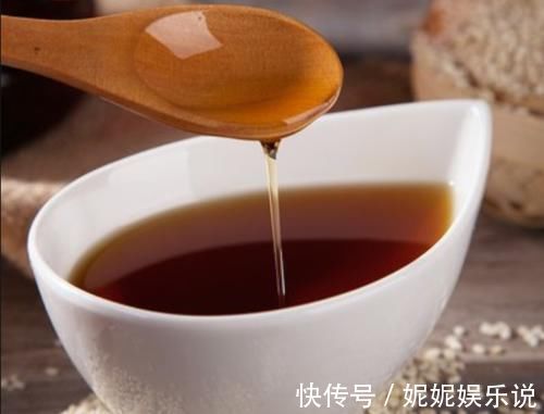 一个民间土方子，香油炸下鲜姜片，10年老胃病，7天就见效！