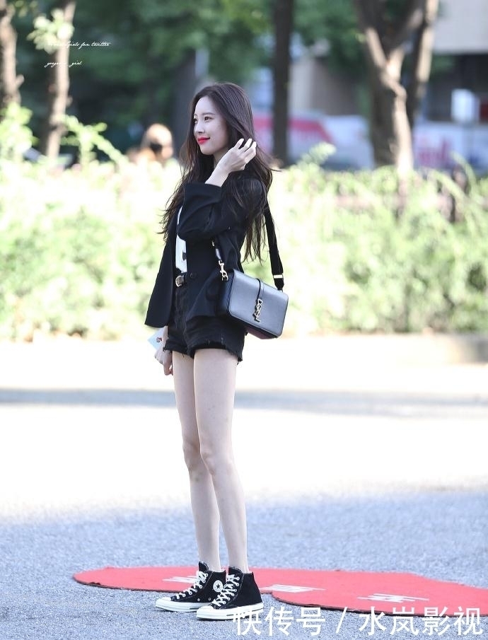 铅笔|小西服配热裤,美女这“铅笔腿”让人羡慕不已