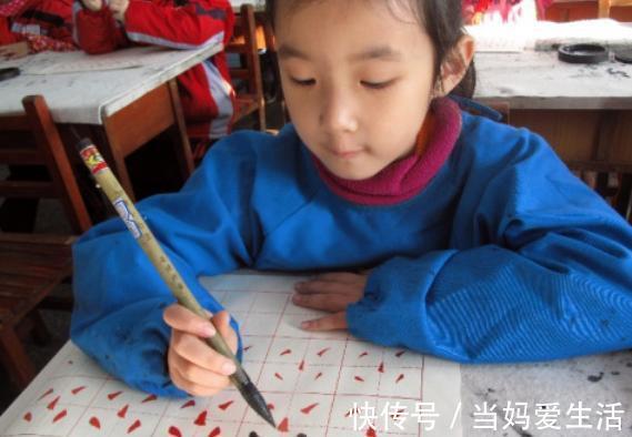 工整!小学生“草书”试卷走红,老师看后心乱如麻:这是“天书”吗?