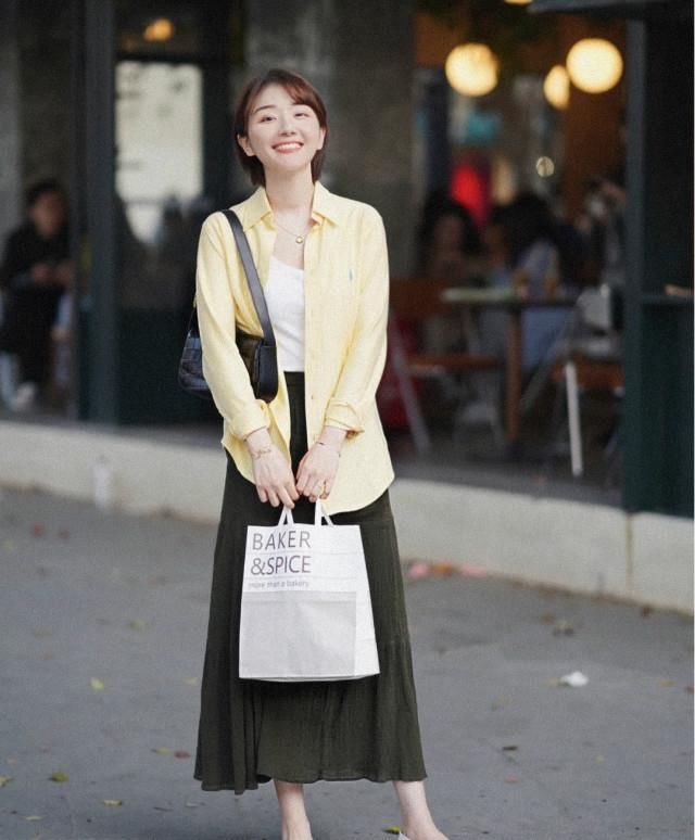 肩宽、脖子短的女生，如何挑选上衣？“一分为二、弱化肩线”就行