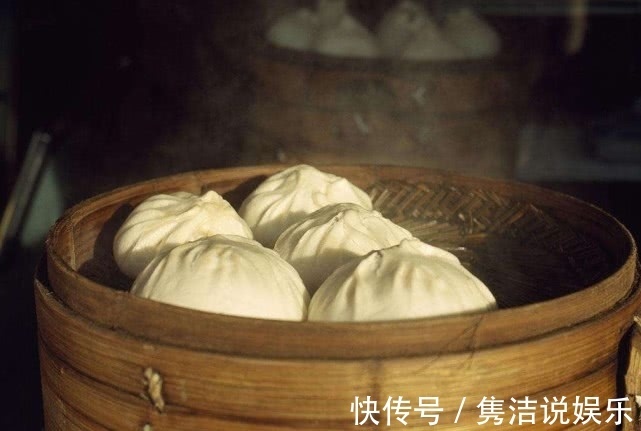 蒸包子时,大厨都会用上这3个小妙招,包子又香又软,越吃越好吃