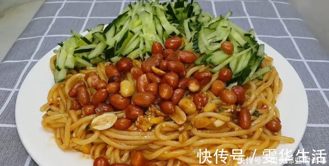 好吃|我家面条就爱这么吃,筷子一搅,做出创意凉拌面,比凉皮劲道好吃