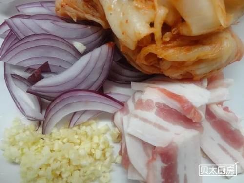 一人食的小火锅，每天都要不一样的好吃味，全身暖暖的！