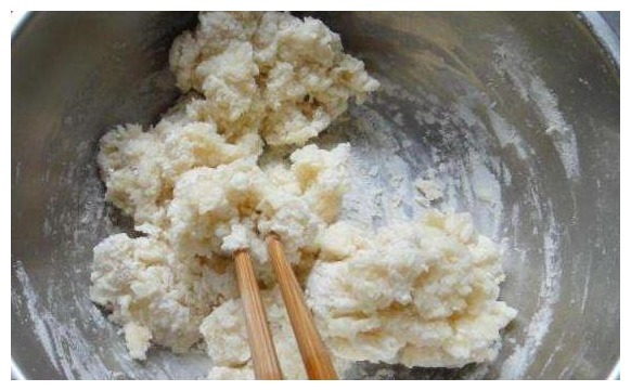 今天才懂，和面不能只放酵母，配上这2种东西，面团松软有嚼劲