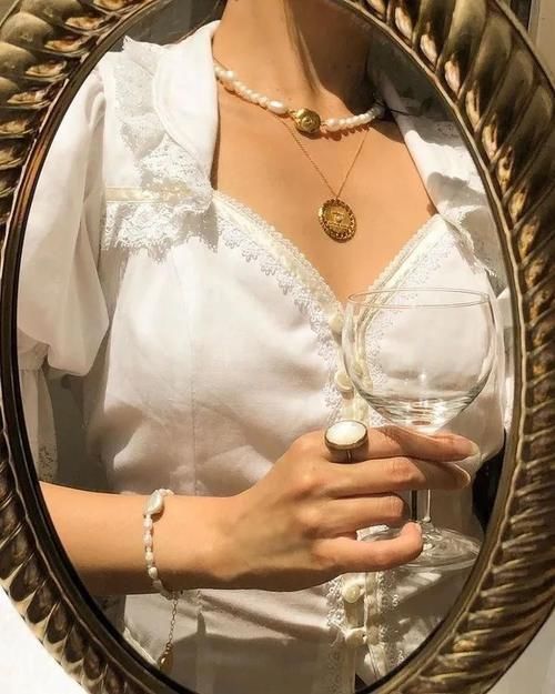 项链 奔四奔五的女人,千万别戴这4种饰品,寒酸又俗气,太没品味了