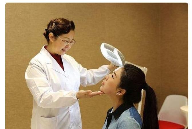 经常喝牛奶可以淡斑?医生:大错特错,真正能改善肤色要靠它