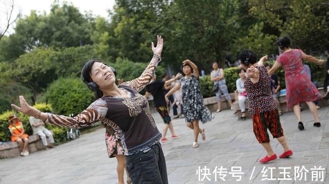 补充营养|为什么摔了一跤就骨折?建议:50岁后4种肉要舍得吃,或养好骨骼