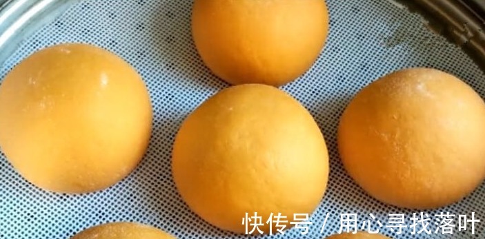 胡萝卜|蒸胡萝卜馒头，记住3个关键点，不发面一次成型，松软筋道不塌陷！