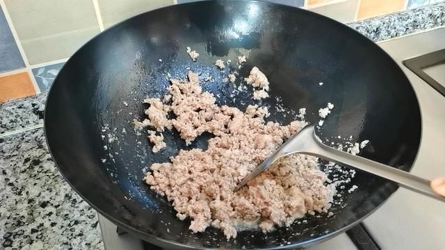 西红柿|西红柿茄子焖面,香喷喷的,真是一锅不够吃,隔三差五家人就要吃