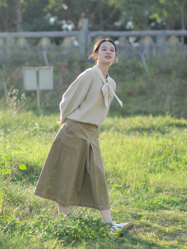 半裙|针织衫怎么穿才好看?试试这4种搭配方式,让你美到骨子里