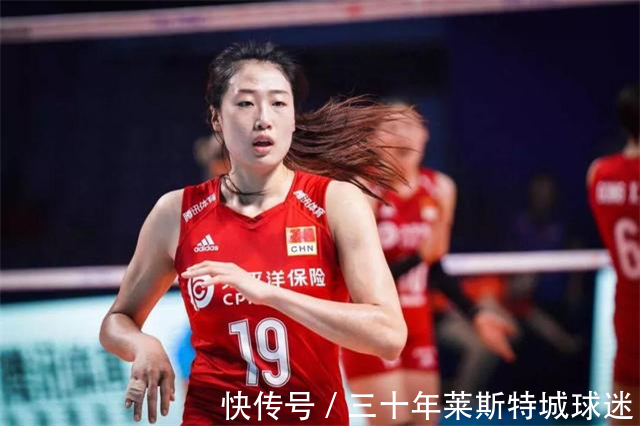 刘晓彤|太逗!女排1米88刘晏含拍电影,男演员比她矮,站车上才能并肩走