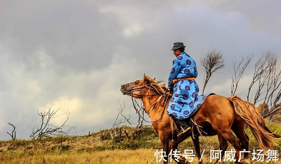 日落|中秋节在乌兰布统敖包吐后山，拍摄骆驼冲沙，遇见美丽的晚霞