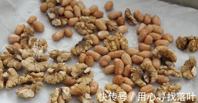 掉发|秋天到了,吃核桃栗子不如吃它,经常掉发多吃点,泡着吃真香啊!