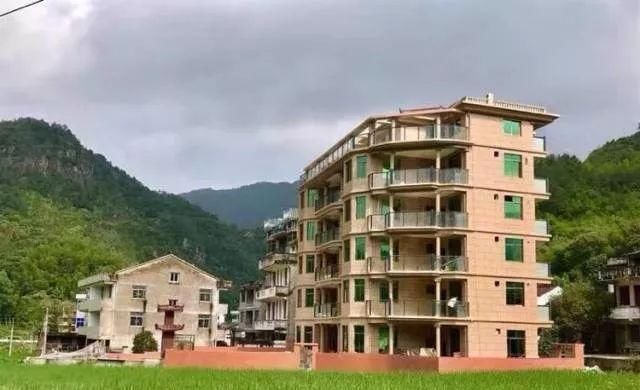 奇葩|本来是在农村盖别墅, 结果建成当地奇葩建筑