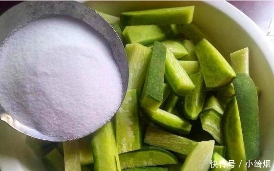 秋天的萝卜最鲜嫩，教你一招腌着吃，开胃又下饭，便宜又营养