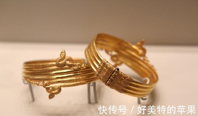 金手链 现在黄金回收多少钱一克,手镯和手链各适合什么样的人!