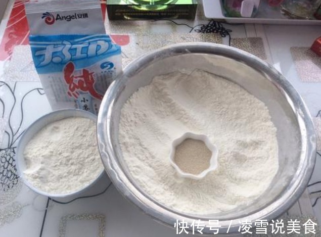 无论冬夏，发面不用几小时，秘诀是“多2步”，30分钟就能发满盆