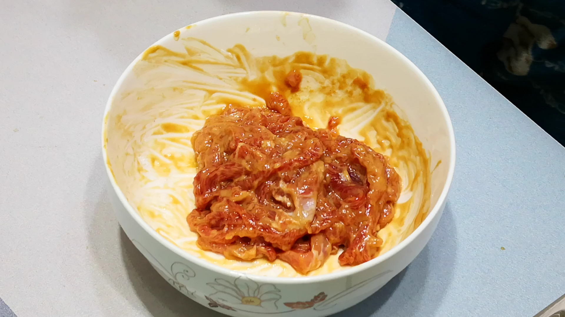 不管做什么炒肉,都别直接下锅炒,教你正确做法,肉香不腥也不柴