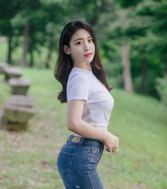 惊艳|品味高档的小姐姐,惊艳十足,显得美女活力十足!