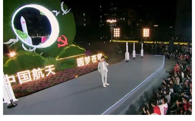 周深|央视综艺《请你来听我的演唱会》，周深动情献唱，国庆档收获好评