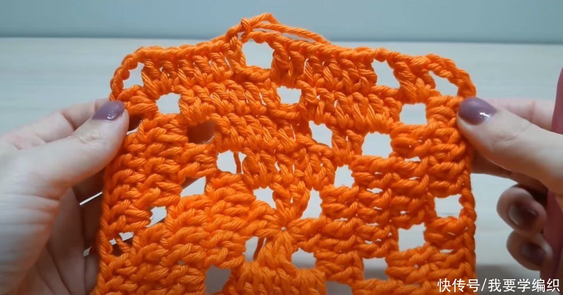  做成|清新简约的钩针方片，可当坐垫或做成抱枕，镂空条三角拼接片教程