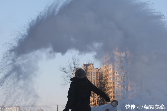 奇妙|“满地”尽是冻饺子，南方人表示对北方很羡慕和好奇，北方真奇妙
