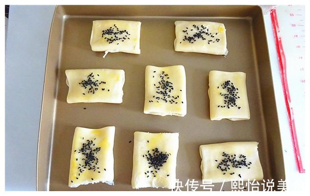 百吃不厌的椒盐酥饼,一次做了8个,留着当零食,连吃三天都不腻