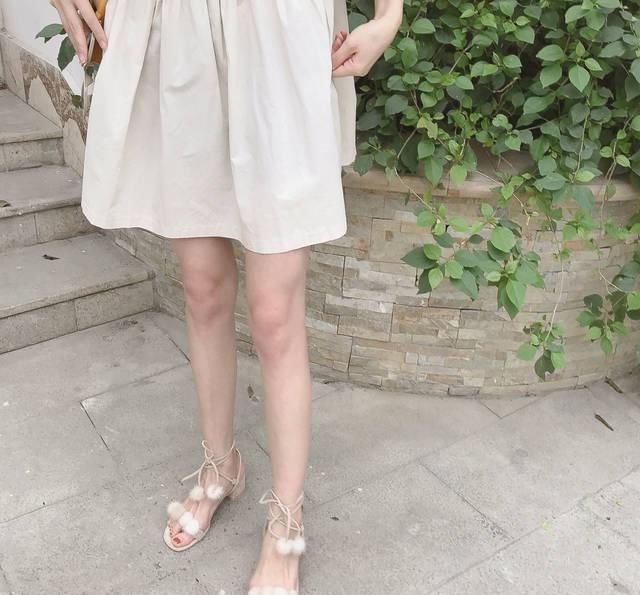 缠绕玉足的温柔,绑带凉鞋打造浪漫夏日时光