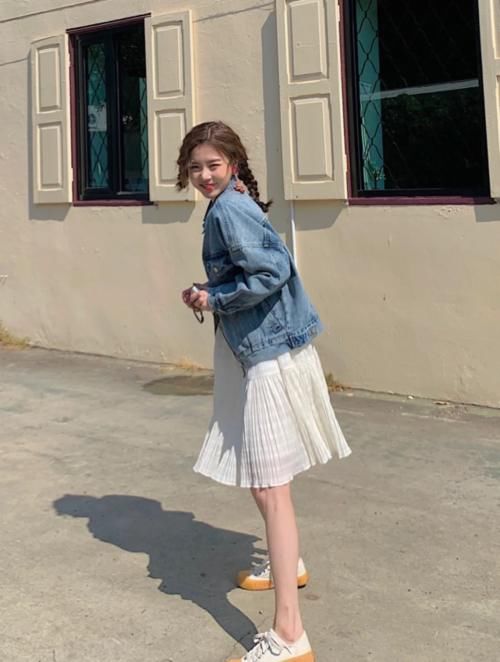 春季没有一件“牛仔装”可惜了，配裙子年轻不说还时髦，潮人都爱
