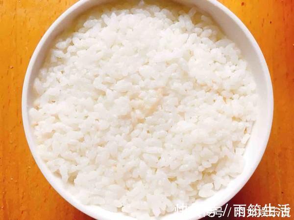 伤害|最伤害胃的，不是喝酒吃药，竟是最不起眼的它，多数人每天都在吃