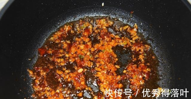 在家做鱼香肉丁拌面,口口留香,一口满足!