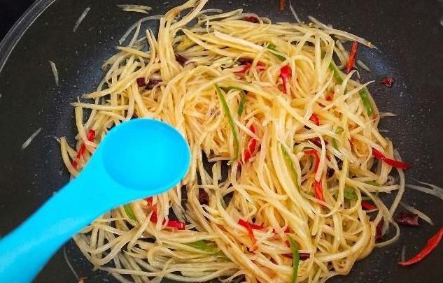 脆爽|炒土豆丝，放醋的时间不能错！教您正确做法，又脆爽又味道香