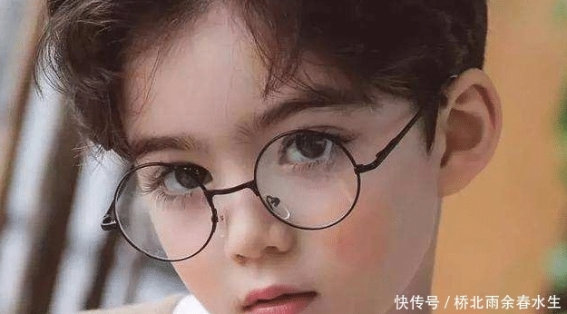 自我意识|孩子两岁,自我意识开始萌芽,逐渐能将自己与周围的事物区别开来