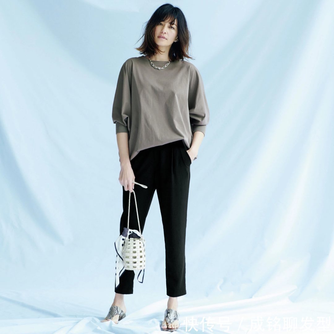 纯色|简单的日系“纯色”穿搭,适合大龄女性的色彩搭配,减龄又显气质
