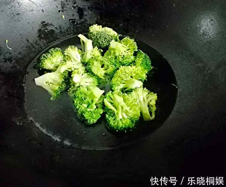 年夜饭富贵花开，简单切一切就上桌，好吃不上火，聚餐最有面子