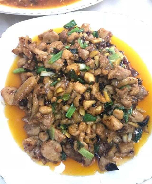 嫂子|哥哥请客，嫂子特意下厨招待，进厨房一趟，我悄悄留下五千块钱