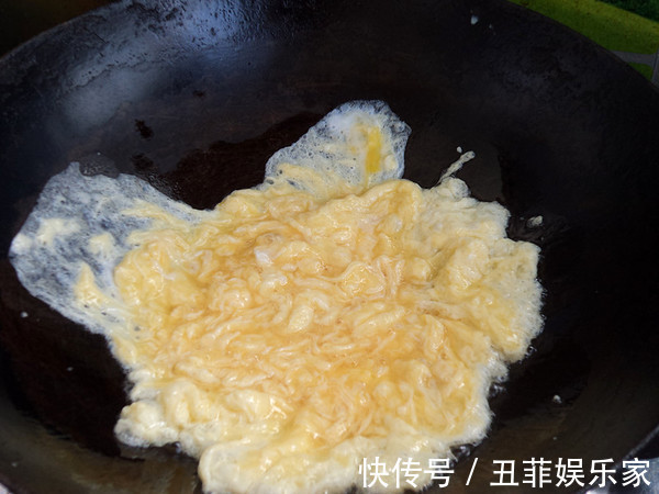 调饺子馅有诀窍,饺子店厨娘透漏这种调料必不可少,涨知识了