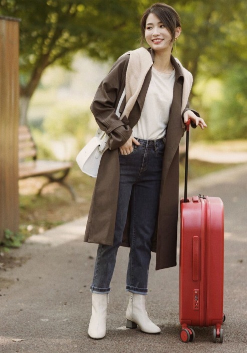 穿搭 今年“九分裤+裸靴”火了,显高显瘦又有气场,时髦保暖还日常