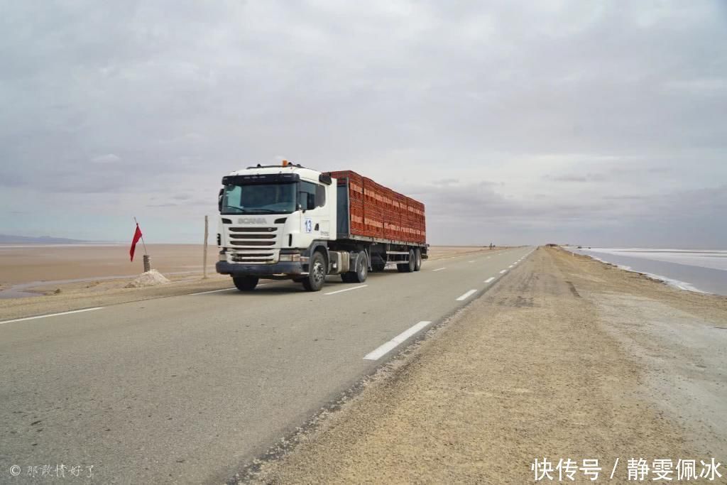 非洲也有天空之镜撒哈拉沙漠旁依傍着世界第一大沙漠盐湖