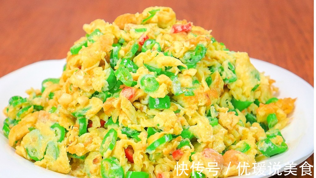 这才是线椒炒鸡蛋的正确做法,鸡蛋全部裹在线椒上,比饭店还鲜嫩